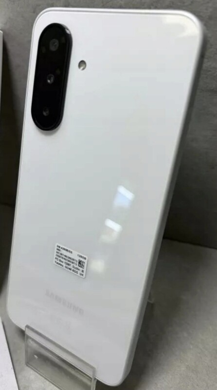 Elbląg Smartfon Samsung A26 5G 6/128 GB kolor biały Super AMOLED Bateria 5000mAh. Telefon poręczny i mimo pojemnej