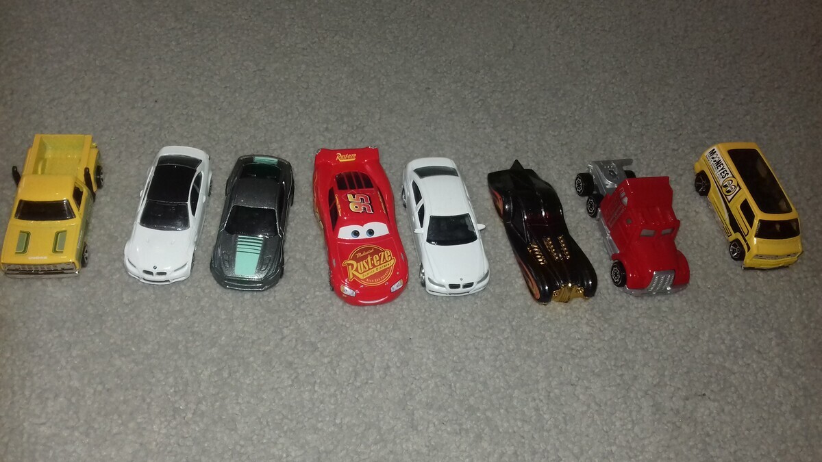 Elbląg Sprzedam 8 aut małych resoraków, cena 40 zł. Proszę o sms.