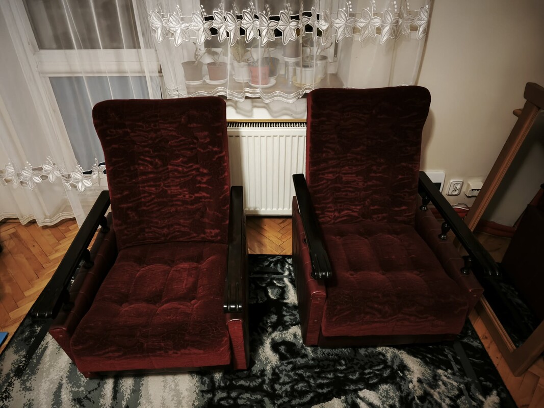 Elbląg Sprzedam dwa wygodne fotele w stylu vintage. Fotele są używane, ale w dobrym stanie. Mają obrotowe kółka i