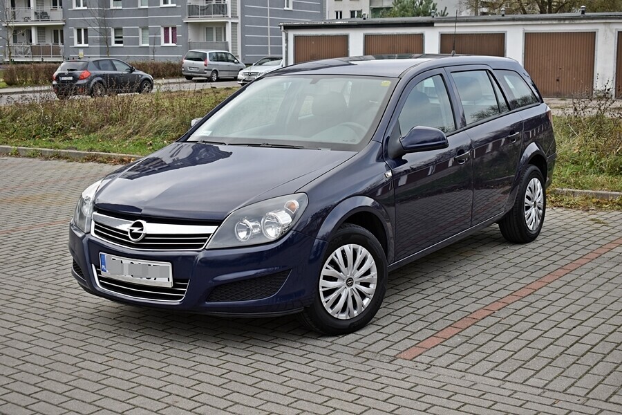 Elbląg . Opel Astra h