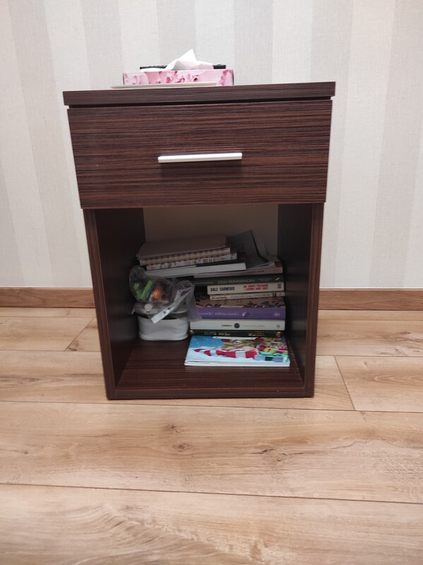 Elbląg SPRZEDAM MEBLE DO SYPIALNI
- szafa 3-drzwiowa szer.2m, gł.0,6 m, wys.2 m (2części z górną półką i drążkiem, 1