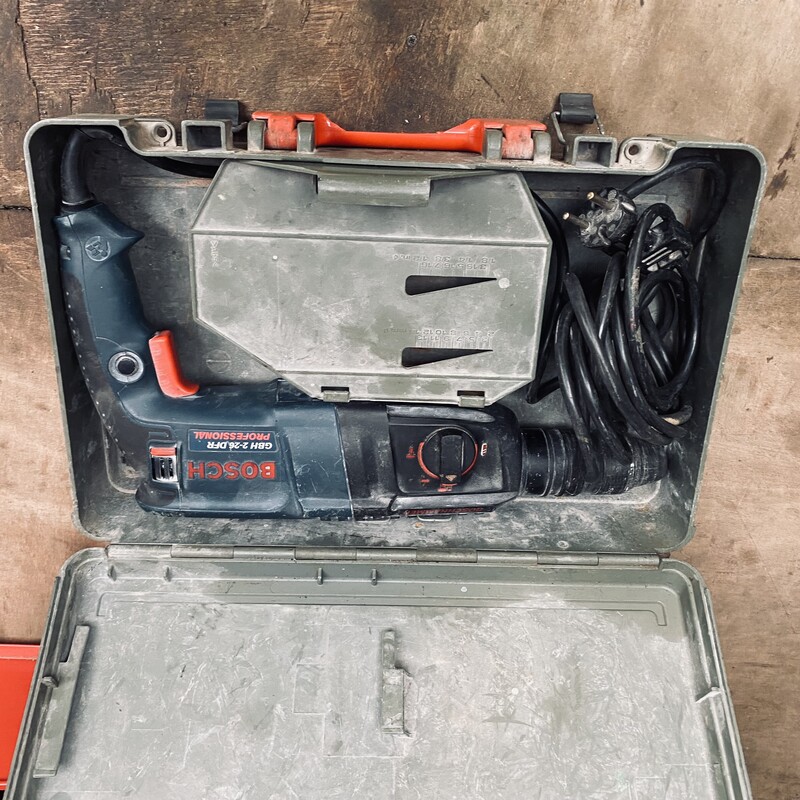 Elbląg Młotowiertarka Bosch GBH 2-26 DFR
W komplecie z walizką 
Używana