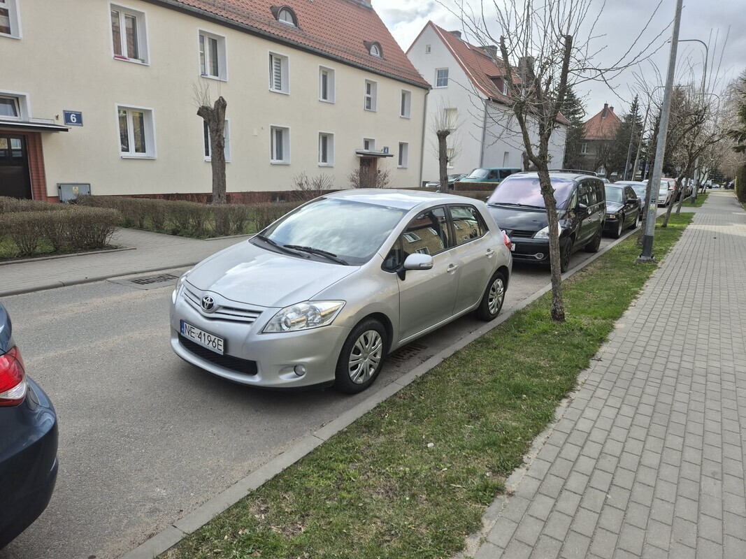 Elbląg Sprzedam Toyote Auris 2010r.1.3 benzyna z manualną skrzynią biegów.184400 przebiegu. Auto sprawne (nowe