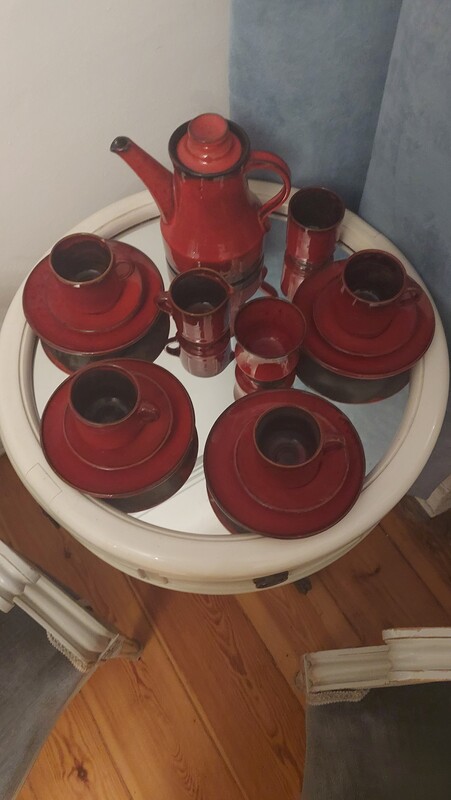 Elbląg Piękny serwis do kawy
 na 4 osoby w zjawiskowym kolorze.