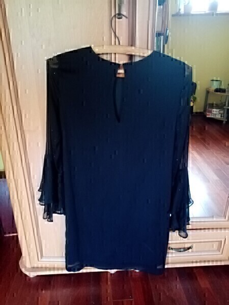 Elbląg Sprzedam sukienkę (kupiona w H& M).
Rozmiar 36.
Z tyłu haftka.
Na 165 cm wzrostu.
Na szczupłą osobę.