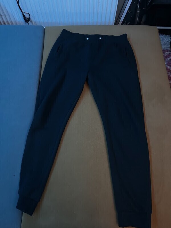 Elbląg Sprzedam używane długie czarne spodnie z kieszeniami w kolorze czarnym rozmiar XL, są nie markowe brzydkie i