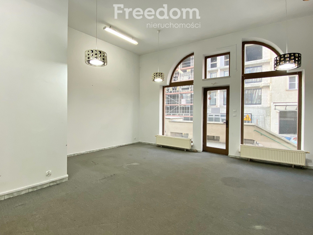 Elbląg FREEDOM NIERUCHOMOŚCIWynajmę lokal użytkowy - Elbląg, Bednarska. Oferujemy do wynajęcia atrakcyjny lokal użytkowy