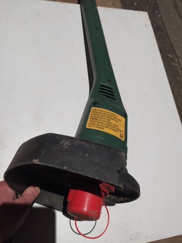 Elbląg Sprzedam podkaszarke Black&decker idealna na działkę lub do ogródka jakiegoś małego. Sprzedaje ponieważ