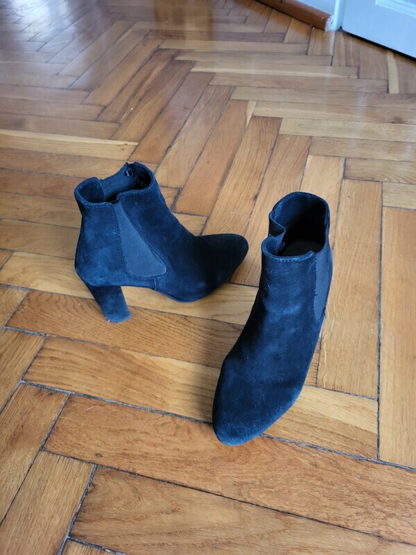 Elbląg Oddam buty damskie rozmiar 38.Buty są nowe i 
mają niewielki obcas i ocieplanie. Chętnie przyjmę  w zamian dużą