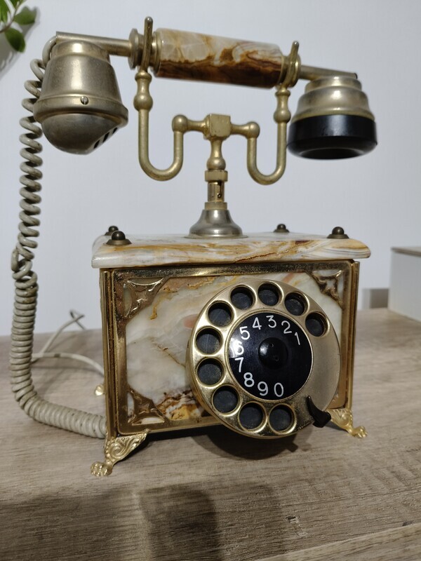 Elbląg Sprzedam przepiękny, zabytkowy, unikatowy telefon stacjonarny z tarczą numerową. Obudowa oraz część słuchawki