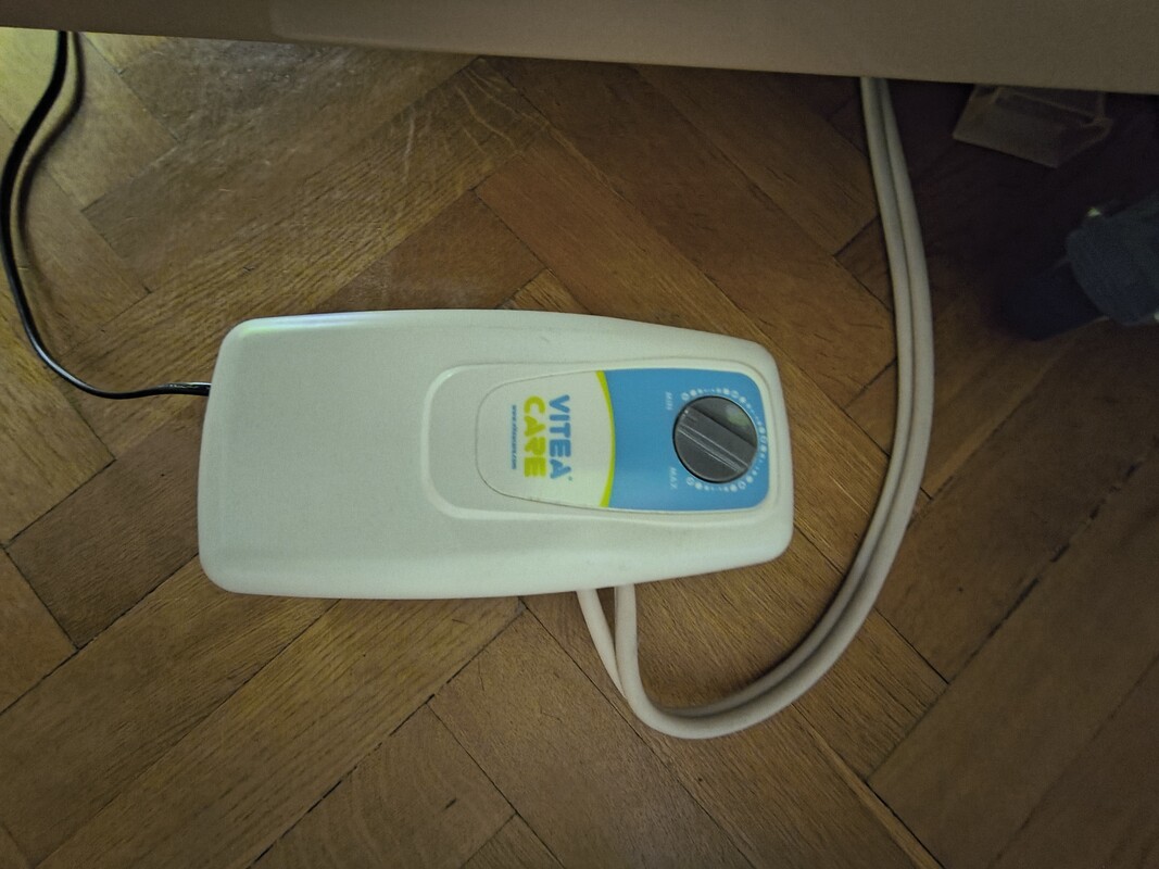 Elbląg Sprzedam łóżko rehabilitacyjne wraz z materacem. Łózko elektryczne, zakupione w styczniu tego roku, na gwarancji.