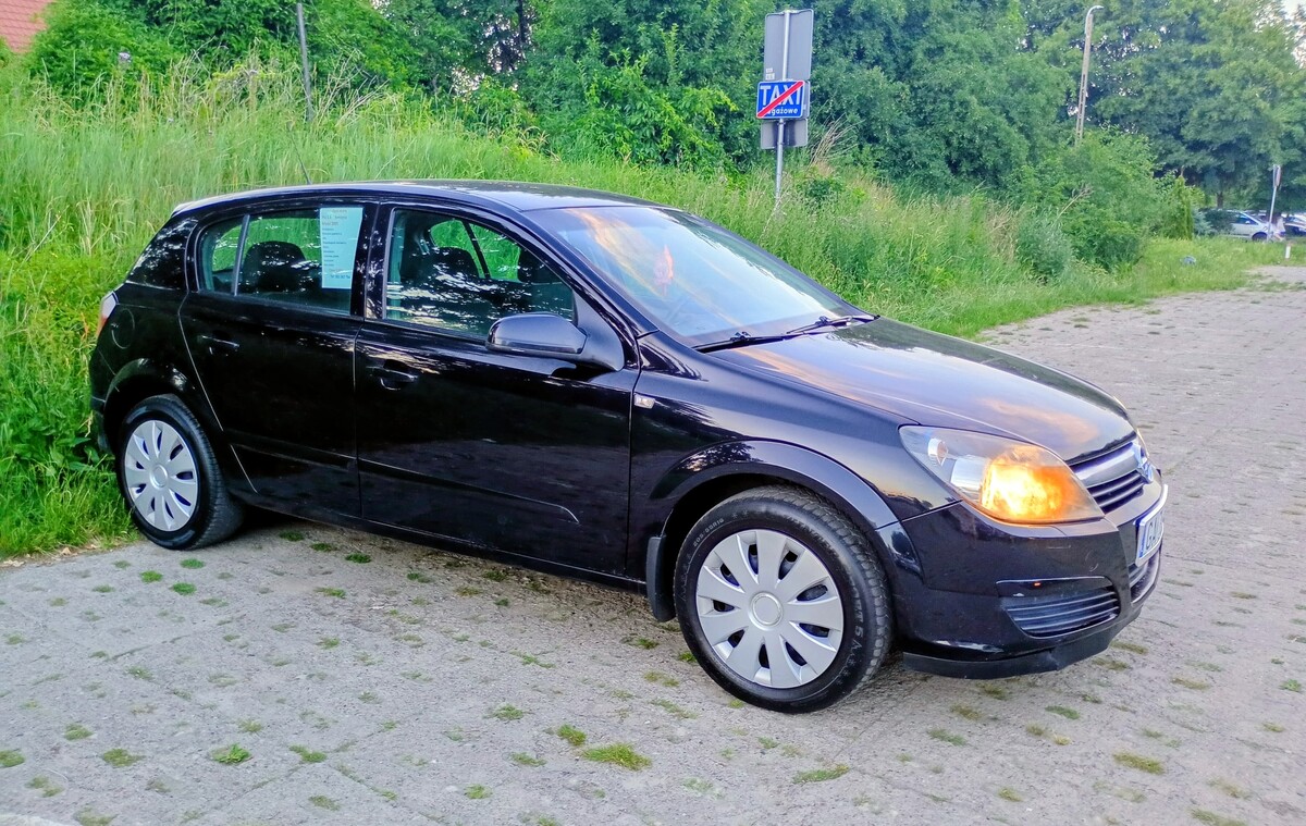 Elbląg Opel AstraPoj 1,4 benzyna Rok 2005KlimatyzacjaPoduszka powietrznaAbsWspomaganie kierownicyRadio Immobilizer.