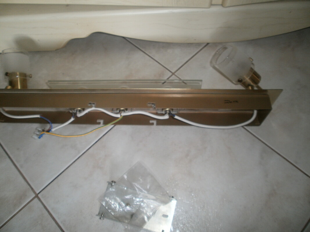 Elbląg Dzień dobry:)
Mam do odsprzedania
Lampę/żyrandol Italux z satynowanego metalu w idealnym stanie, na żarówki z