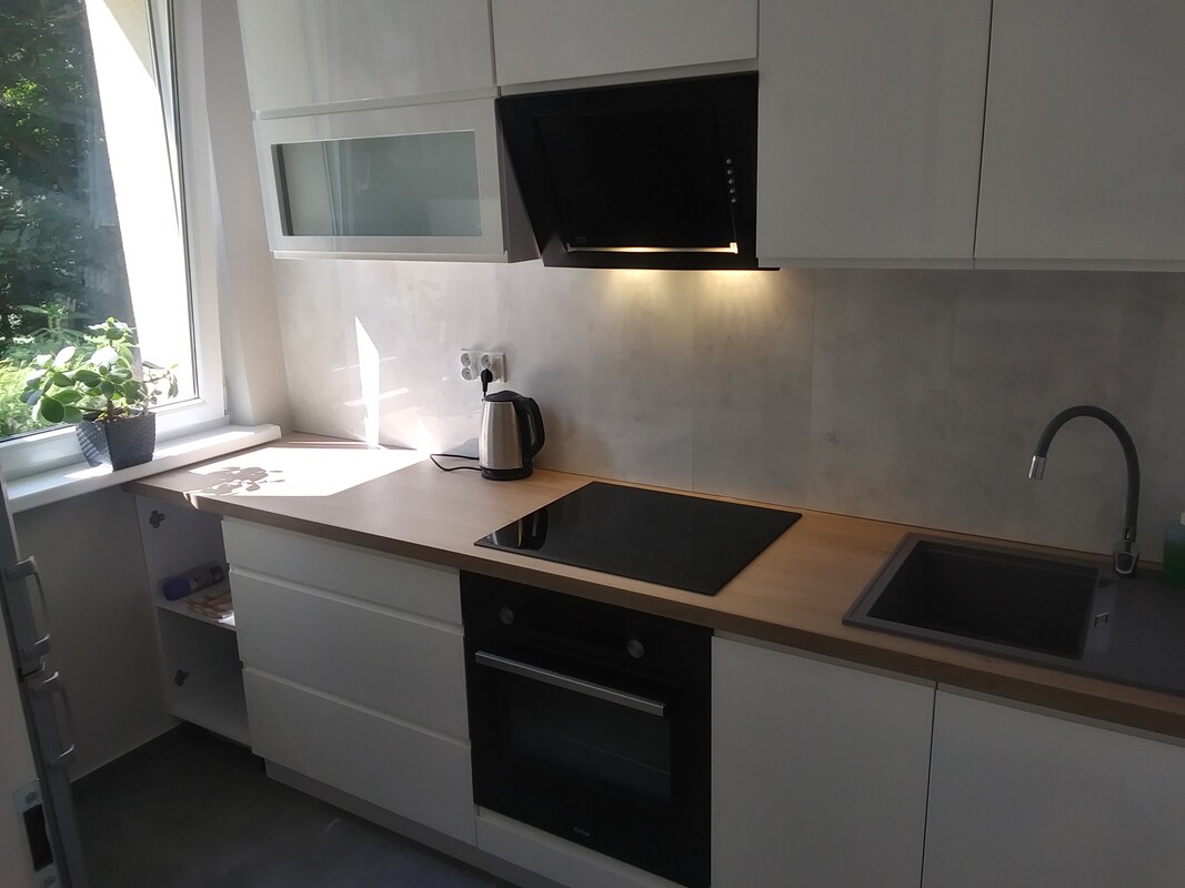 Elbląg Kawalerka 30m2 + piwnica 3,5m2 + Balkon z widokiem na parkos. Zawada, ul. WiejskaParter, wszystkie media z