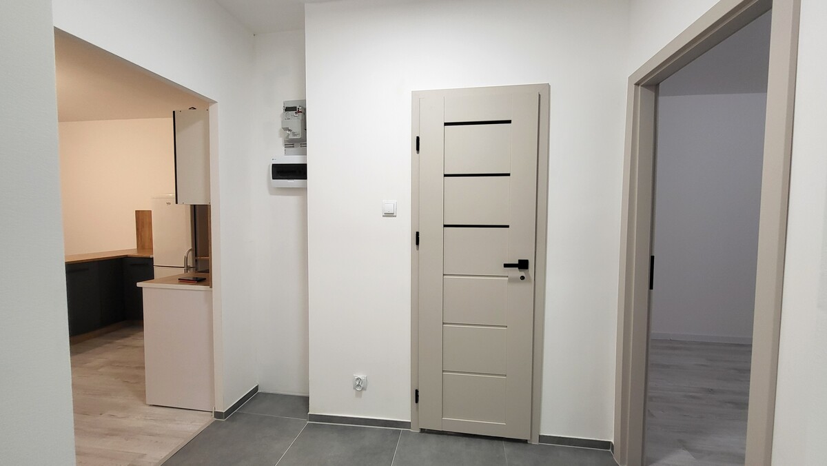 Elbląg KWADRAT NIERUCHOMOŚCI3 pokojeparterbalkonpo generalnym remoncieblok - media z miasta