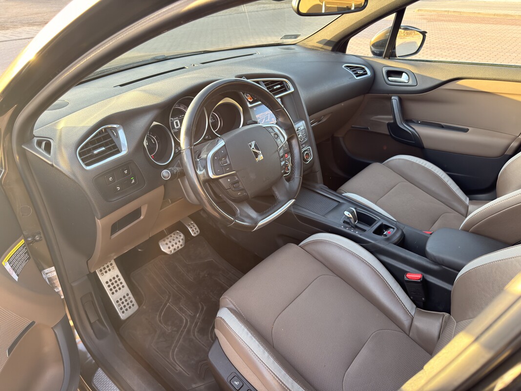 Elbląg Witam, Na sprzedaż mam samochód Citroen DS4 z 2011r. (data pierwszej rejestracji 2012), SoChic w wersji