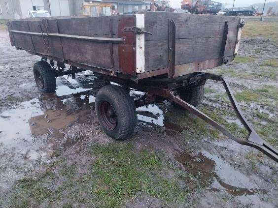 Elbląg Sprzedam:
1) talerzówka Kverneland 380 szer. , robocza, cena 2600 zł;
2) wał daszkowy szer 3m, średnica 60cm,