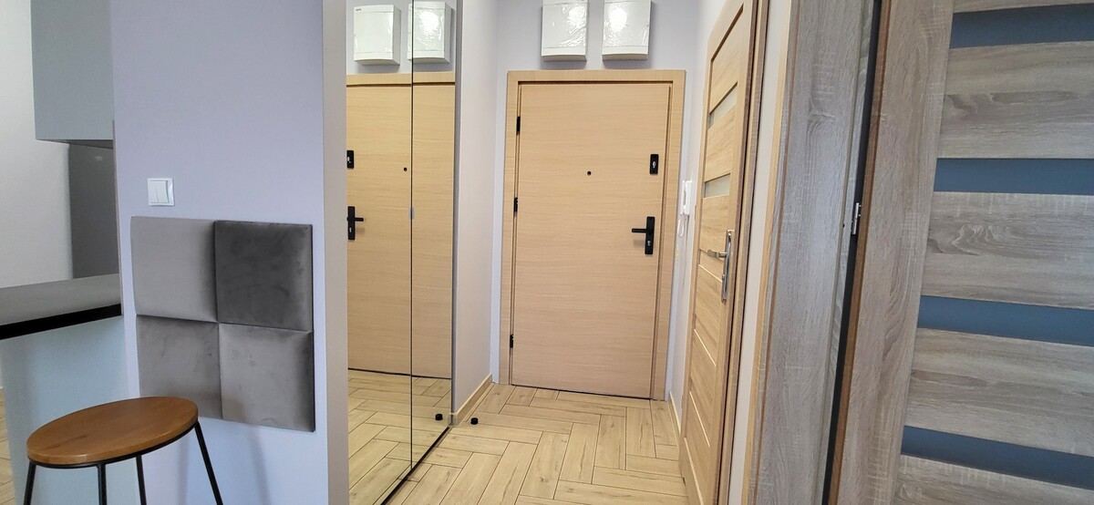 Elbląg KWADRAT NIERUCHOMOŚCImieszkanie 2 pokojowe w Regal ParkuII piętro, windaumeblowane i wyposażonegotowe do