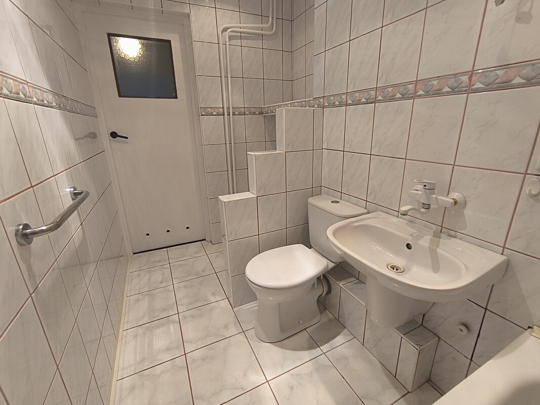 Elbląg Sprzedam mieszkanie 2-pokojowe w centrum Elbląga, ul Brzeska 32 /balkon/parking/ winda/ -42,20 m2 Cena 309 000 do