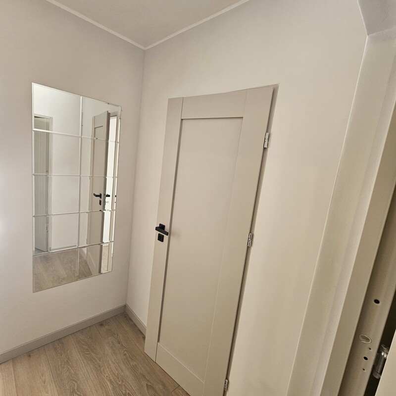 Elbląg 2-pokojowe mieszkanie po remoncie przy Parku Modrzewia! Duży balkon Pierwsze piętro Blok z lat 90 Cena: 337 000