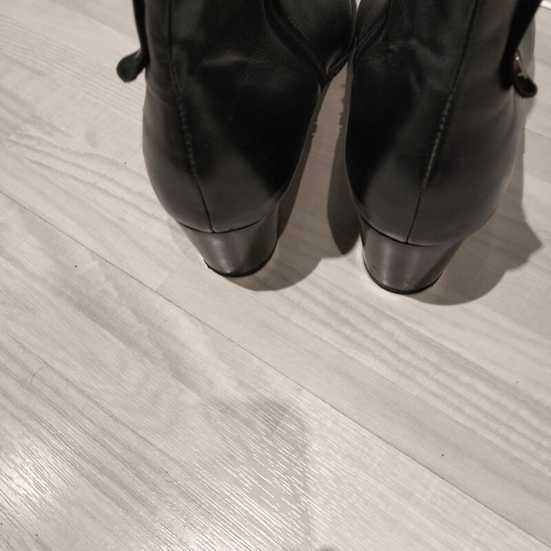 Elbląg Sprzedaję buty damskie kolor beżowy, bardzo miękka skórka, założone 1 raz, w stanie bardzo dobrym, z paragonem