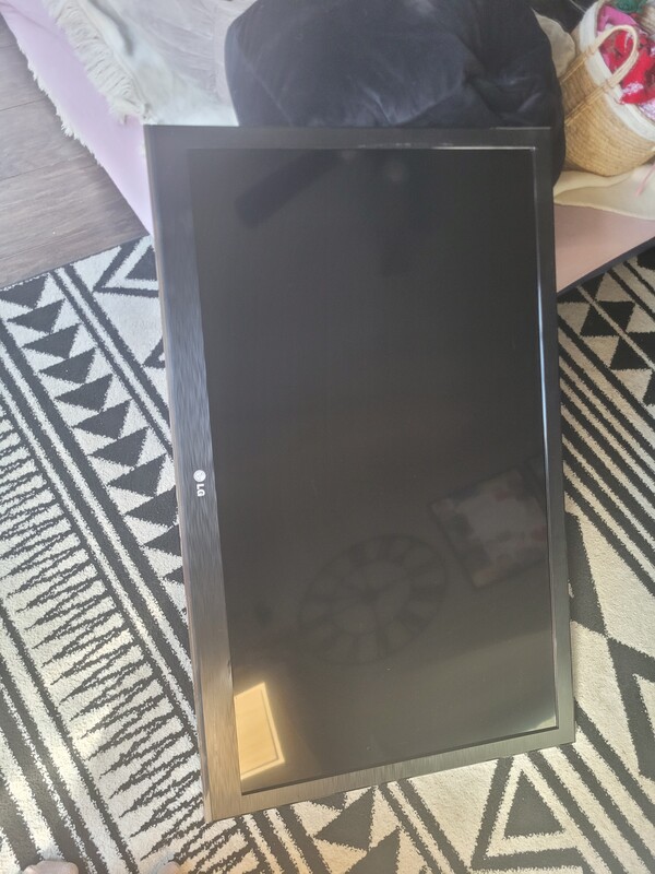 Elbląg sprzedam telewizor 42 cale, marki LG, w dobrym stanie z uchwytem