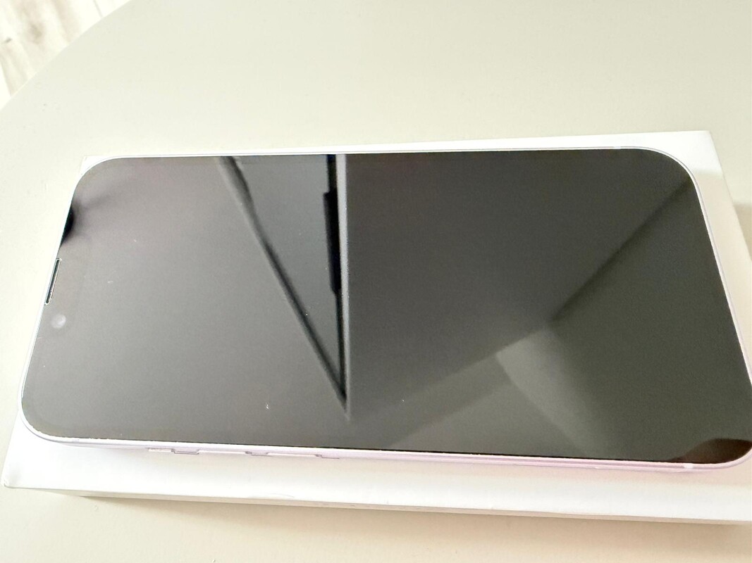 Elbląg Sprzedam iPhone 14,128G w stanie idealnym, jedynie w prawym górnym rogu delikatne zadrapanie (widoczne na