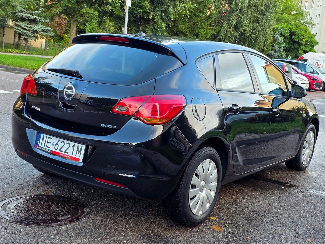Elbląg Opel astra 1.4 benzynkaGrzana kierownica/fotele czujniki parkowania KlimatyzacjaZAREJESTROWANY2012