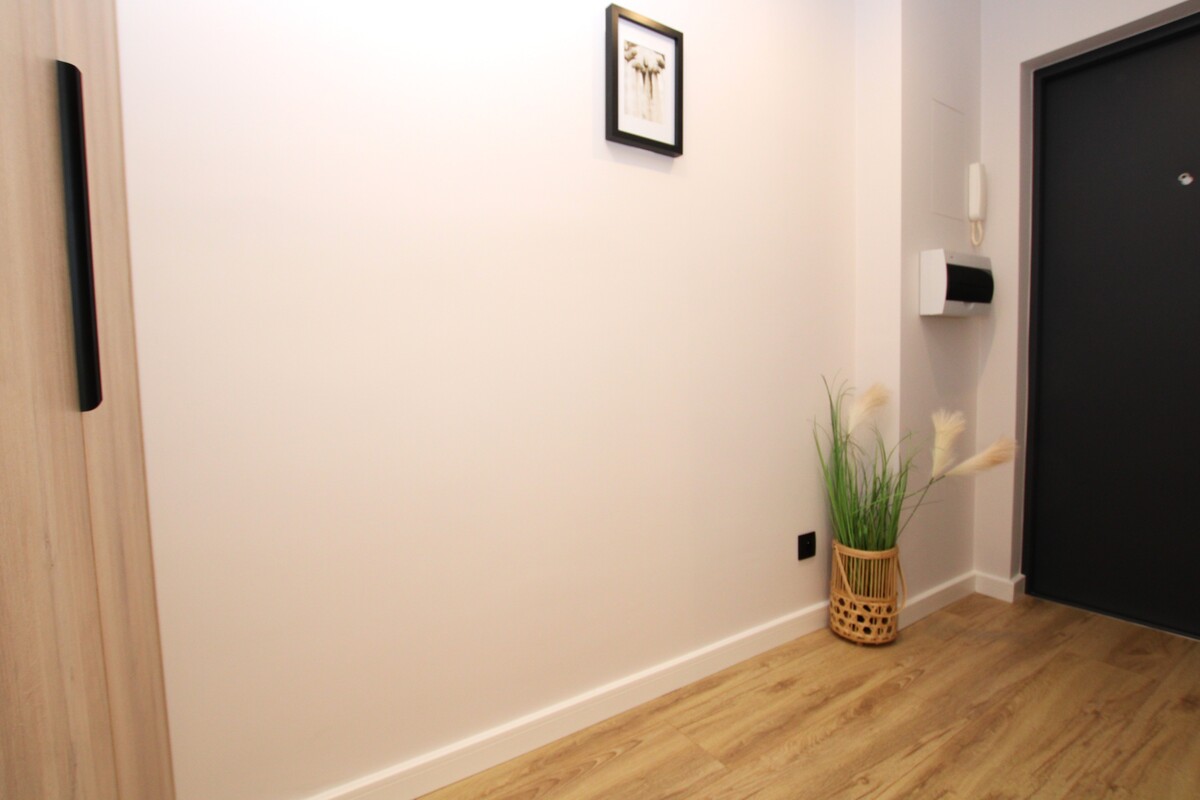 Elbląg NIERUCHOMOŚCI ANNA KRASZEWSKA 2-pokojowe mieszkanie po generalnym remoncie ul. Nowowiejska