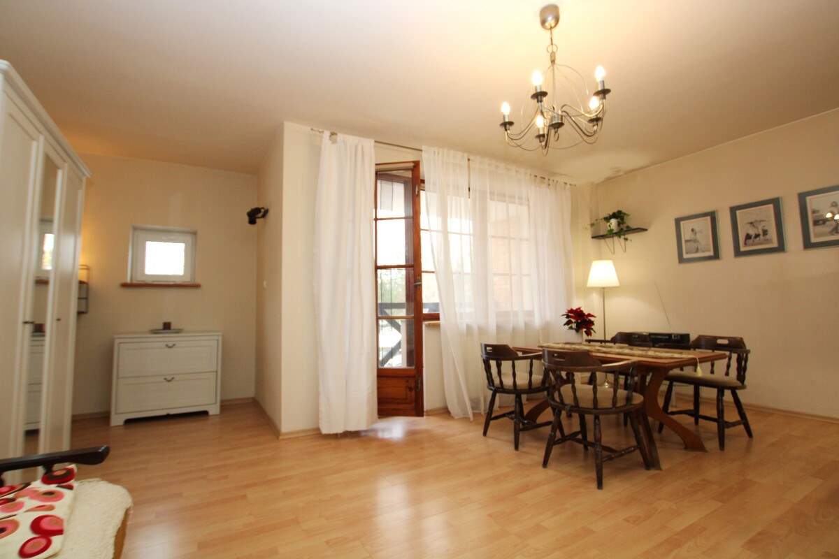 Elbląg NIERUCHOMOŚCI ANNA KRASZEWSKA Klimatyczne mieszkanie na Starym Mieście ul. Kumieli