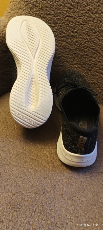 Elbląg Mam do sprzedania; 1.Damskie sneakersy-Skechers Ultra Flex 3.0.Kolor ciemny że srebrną nitką, rozmiar 35.Buty