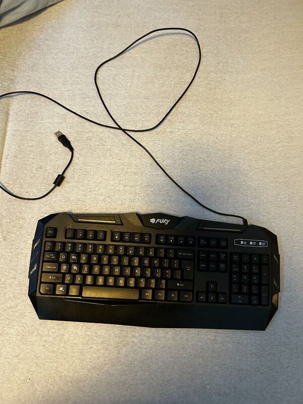 Elbląg Sprzedam używaną podświetlaną klawiaturę FURY Spitfire w stanie średnim
płatność: przelew na telefon lub