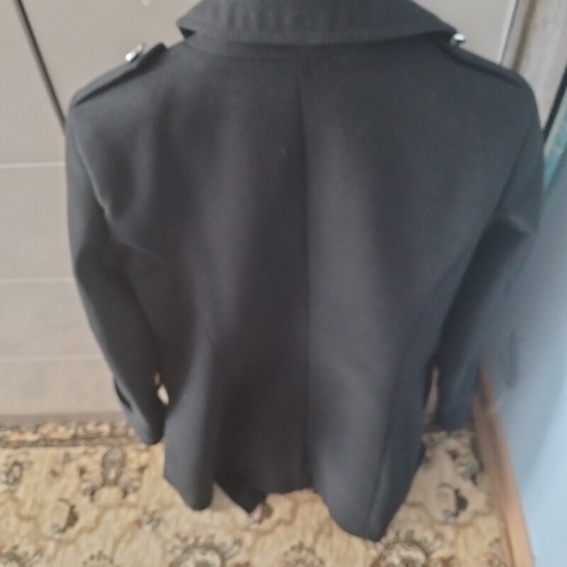 Elbląg Sprzedaję kurtkę przejściową rozmiar 44 kolor ciemno zielony dłuższa. z odpinanym kapturem, kieszenie