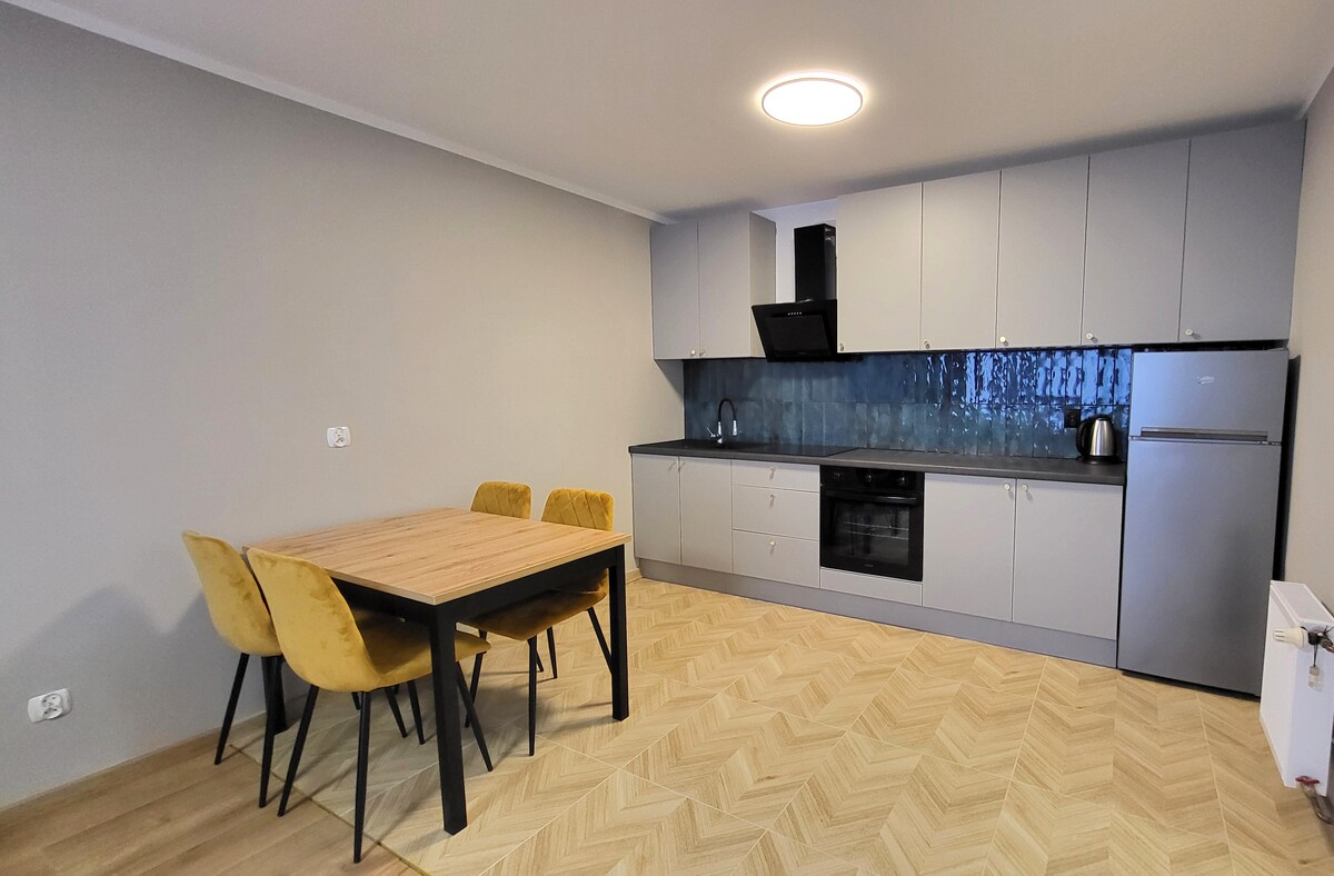 Elbląg KWADRAT NIERUCHOMOŚCImieszkanie 2 pokojowe, 52,55 m2II piętroumeblowane i wyposażoneStare Miastogotowe do