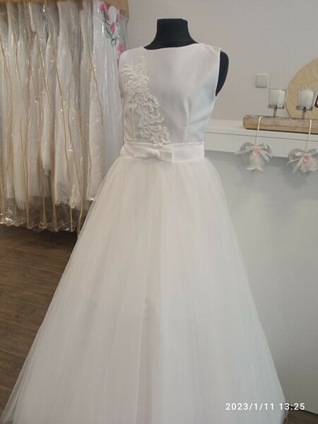 Elbląg Atelier Edyta Graca Uniwersał ul. Hetmanska 3F/2 (Pasaż) W sprzedaży hurtowej i detalicznej, alby i sukienki do