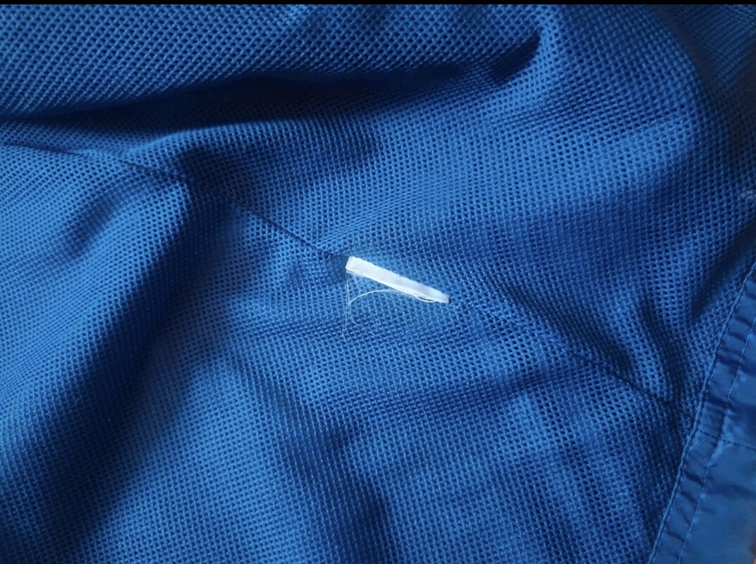 Elbląg Sprzedam kurtkę wiatrówkę 152/158 cm adidas, po moim synu. 
Stan bdb-, syn powycinał długie metki. Zwykłe ślady