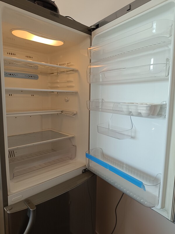 Elbląg Sprzedam lodówke z zamrażarką i kostkarką do lodu firmy LG Electrocool, Wymiary szer.60 wys.179cm. Odbiór