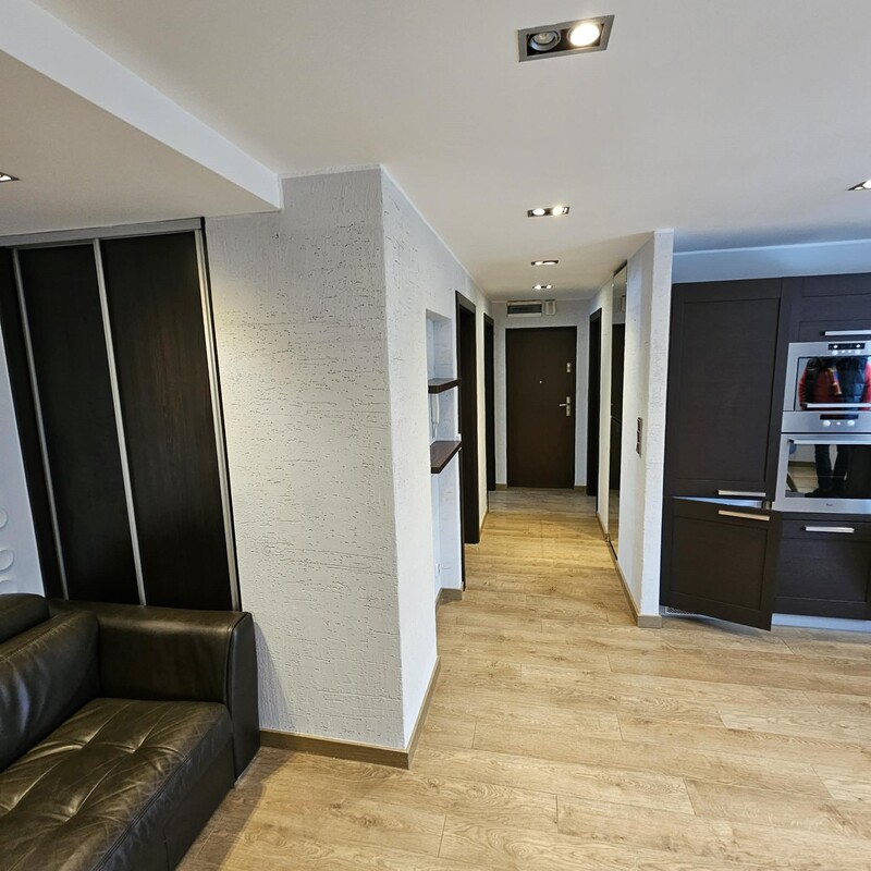 Elbląg DOM NIERUCHOMOŚCIOFERUJEMY NA SPRZEDAŻMIESZKANIE 4 POKOJOWEPow.61 m2BLISKO TARGOWISKO MIEJSKIEKUP MIESZKANIE