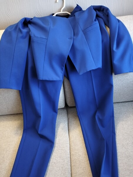 Elbląg Pilnie sprzedam kostium koloru fuksja, spódnica na podszewce, szyta na zamówienie, rozmiar 44..
Do tego są