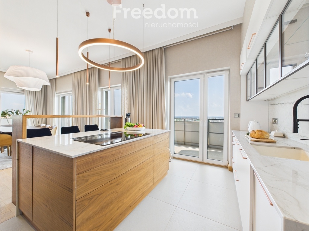 Elbląg FREEDOM NIERUCHOMOŚCIWynajmę mieszkanie - Elbląg, Królewiecka. Wyjątkowe 125 m² z tarasem 60 m² i dwoma