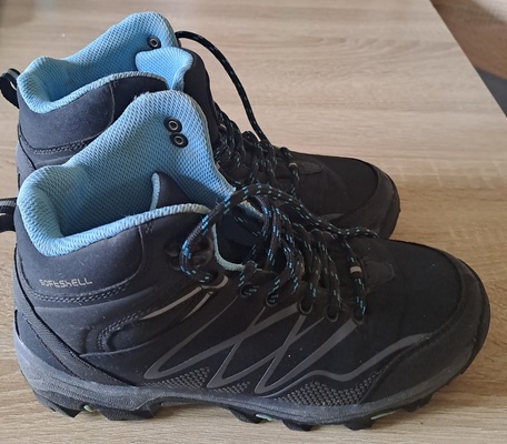 Elbląg Sprzedam buty trekkingowe r. 37