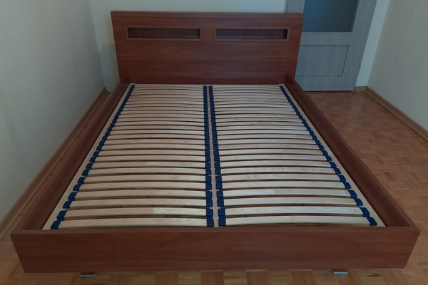 Elbląg Sprzedam łóżko polskiego producenta VOX z zestawu Romeo i Julia ze stelażem, zagłówkiem i skrzynią.