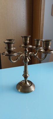 Elbląg Sprzedam  swiecznik, mosiężny oraz kilka  kryształów, 
Swiecznik  40 zł
Kryształy 40zł