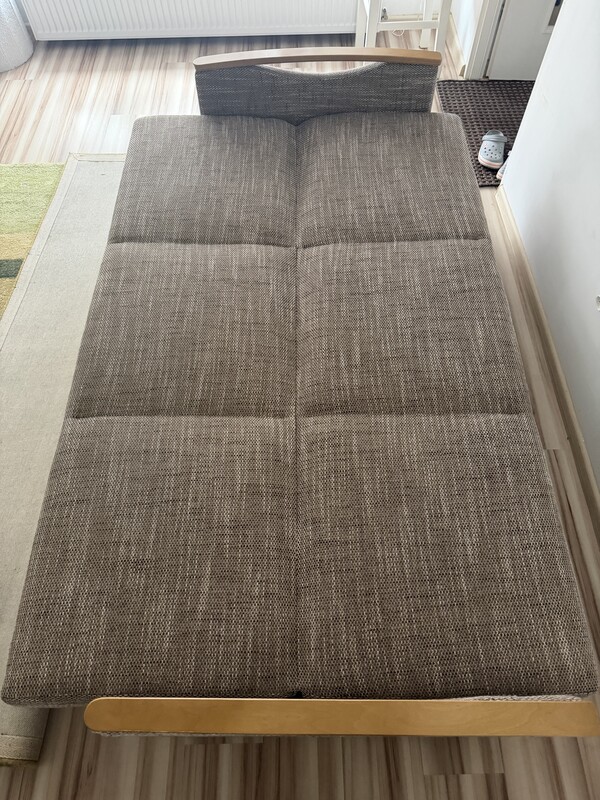 Elbląg Witam. Mam do sprzedania Wygodna, rozkładana sofa 3-osobowa z poduszkami w zielonym kolorze. Wersalka jest