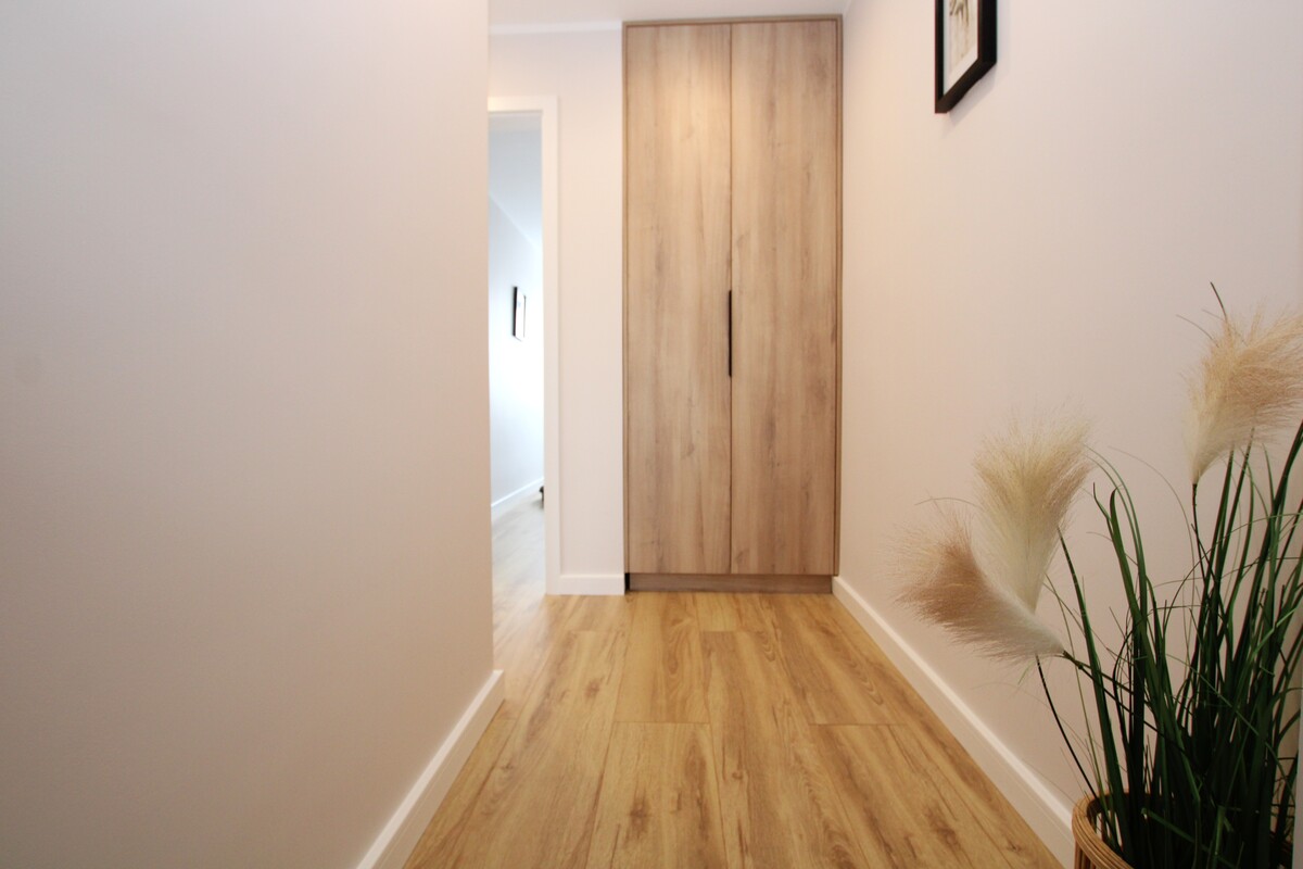 Elbląg NIERUCHOMOŚCI ANNA KRASZEWSKA 2-pokojowe mieszkanie po generalnym remoncie ul. Nowowiejska