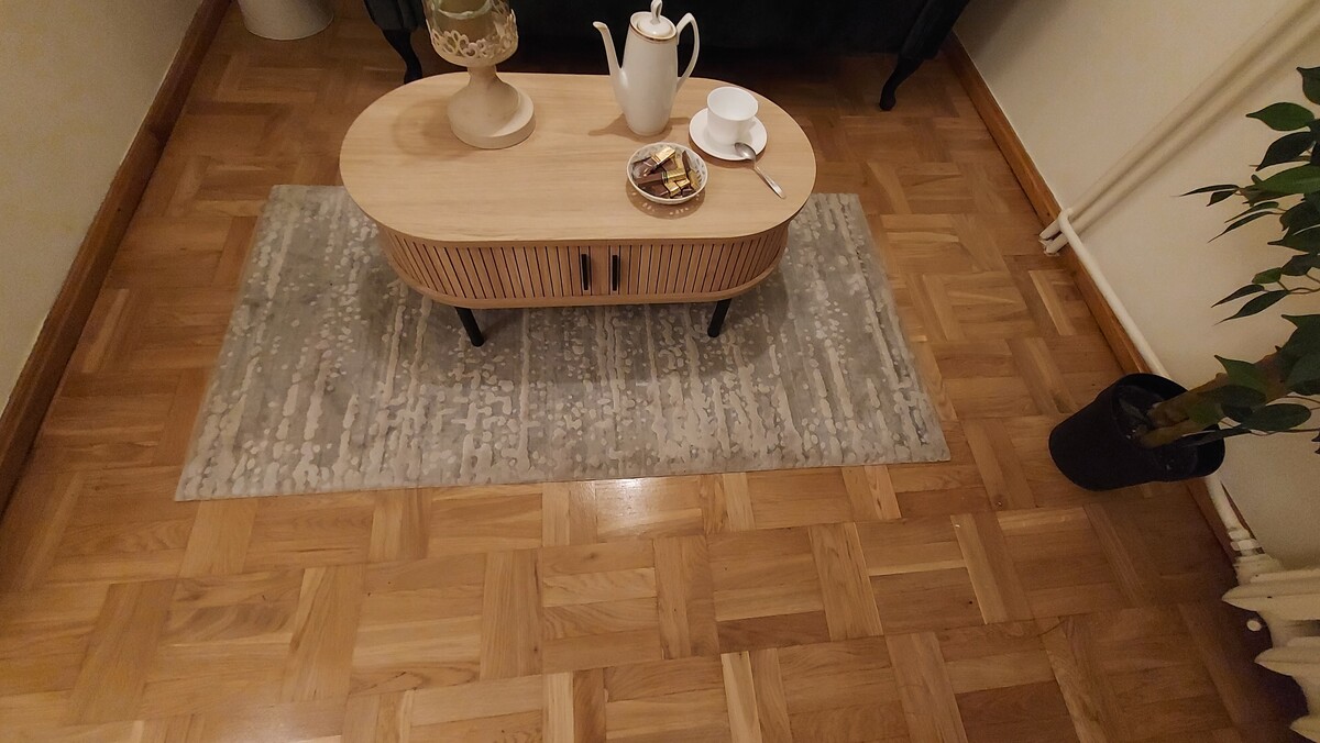 Elbląg Kwietnik retro
Krzesla
Szafka retro oszklona
Fotel unikalny
Lustro z OKIENNICAMI
Stolik