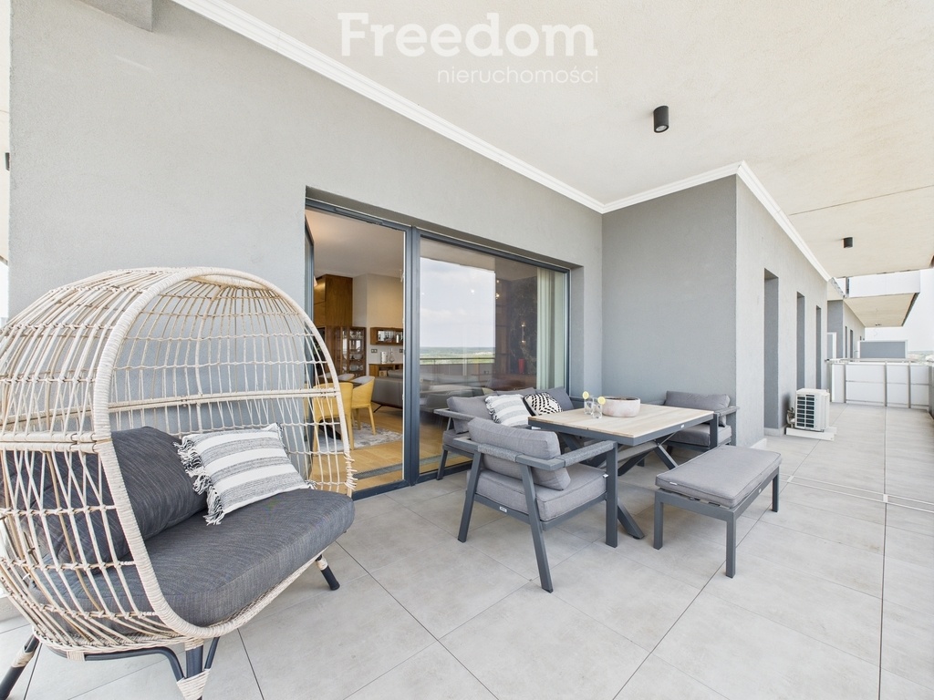 Elbląg FREEDOM NIERUCHOMOŚCIWynajmę mieszkanie - Elbląg, Królewiecka. Wyjątkowe 125 m² z tarasem 60 m² i dwoma