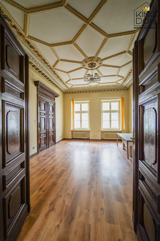 Elbląg KINGDOM NIERUCHOMOŚCI BLISKO CIEBIEPAŁACYK ZACISZE – XIX-WIECZNA WILLA W SERCU ELBLĄGAWYJĄTKOWY OBIEKT