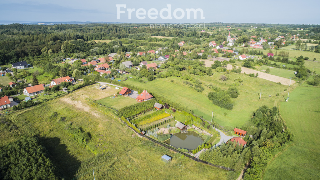 Elbląg FREEDOM NIERUCHOMOŚCISprzedam dom - Elbląg. Na sprzedaż urokliwe siedlisko z własnym stawem – położone w