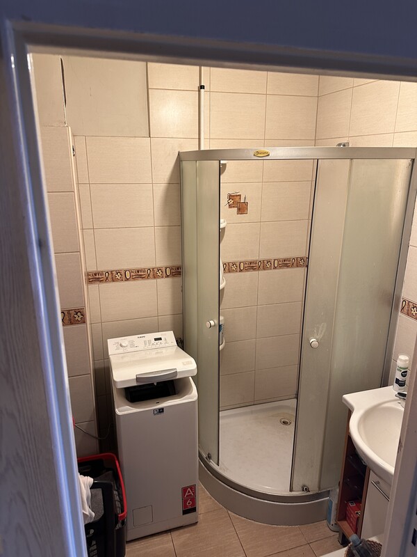 Elbląg Sprzedam.
Elbląg, ulica Lotnicza. Mieszkanie zlokalizowane na wysokim parterze. Okolica oferuje dogodny dostęp